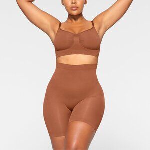 NWOT SKIMS Seamless Sculpt Bandeau (S) and Mid Thigh Short (M) in Bronze